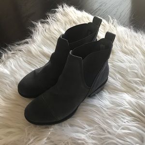 Timberland grey suede booties